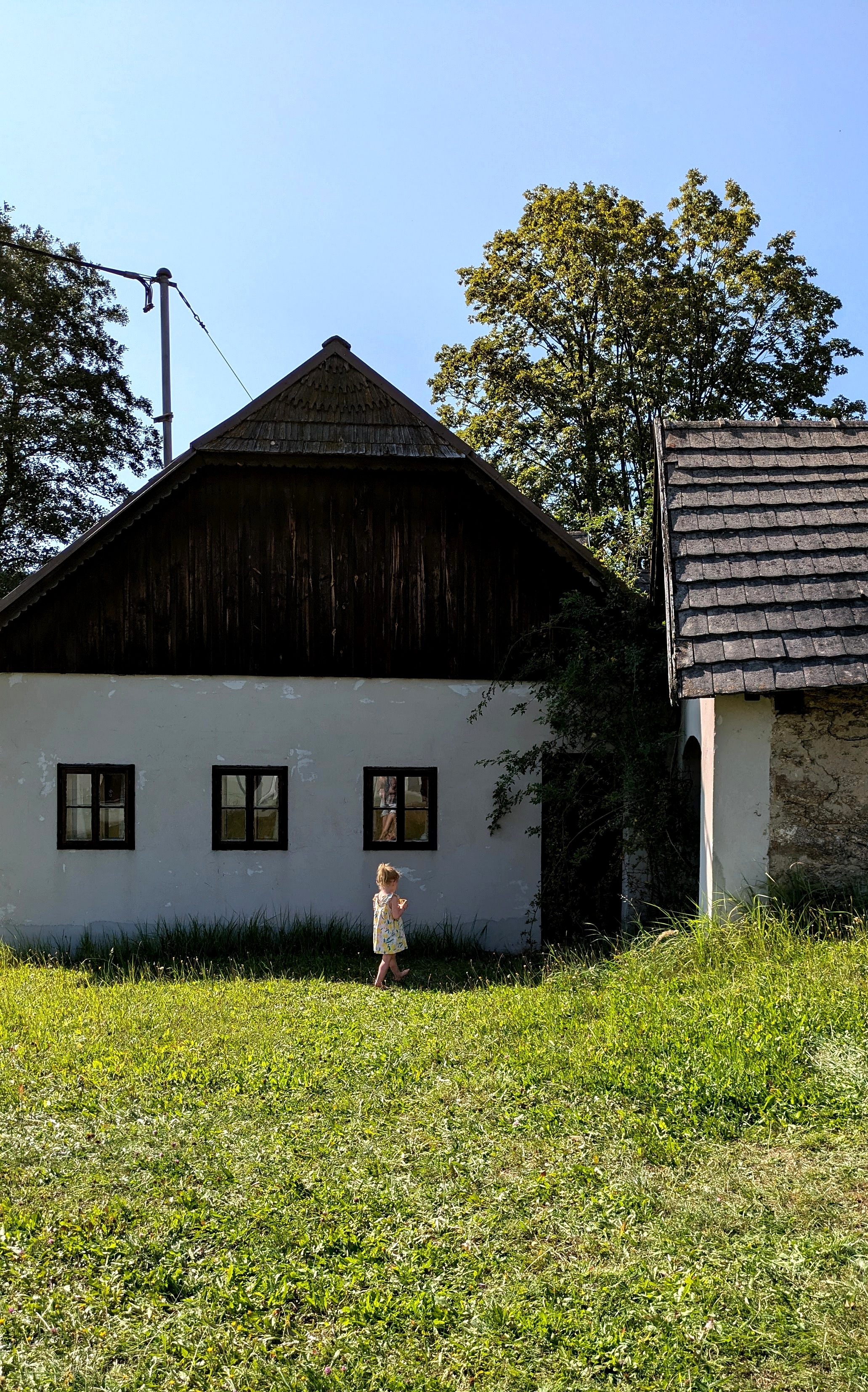 Mathilda am Hauseingang, Sitzmanns