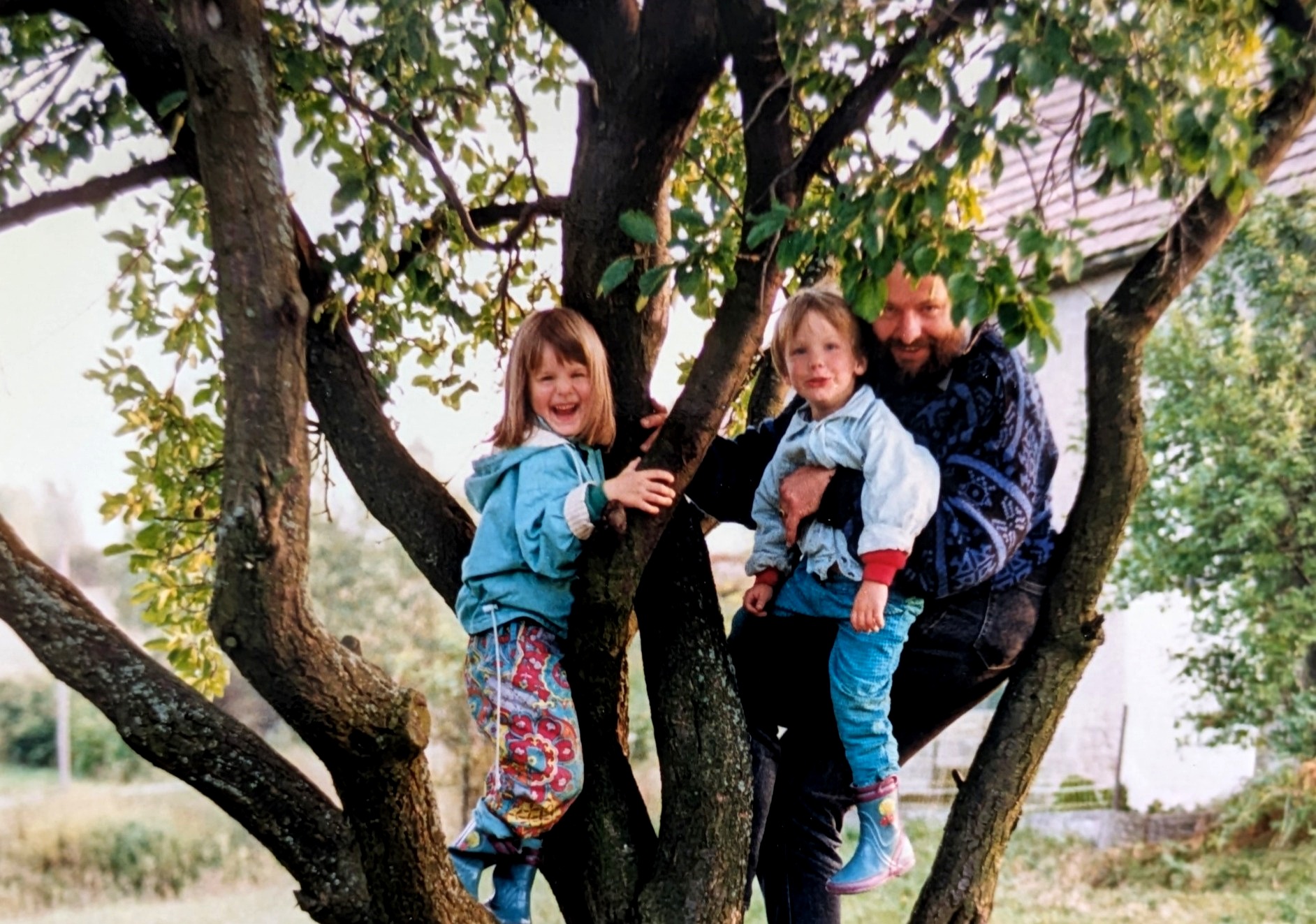 Peter mit Kindern im Baum, Waldviertel